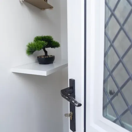 Prázdninový dům Comfortable With Free Parking