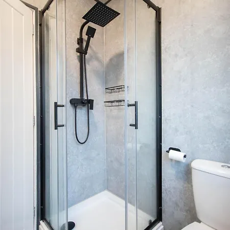 Comfortable With Free Parking Prázdninový dům